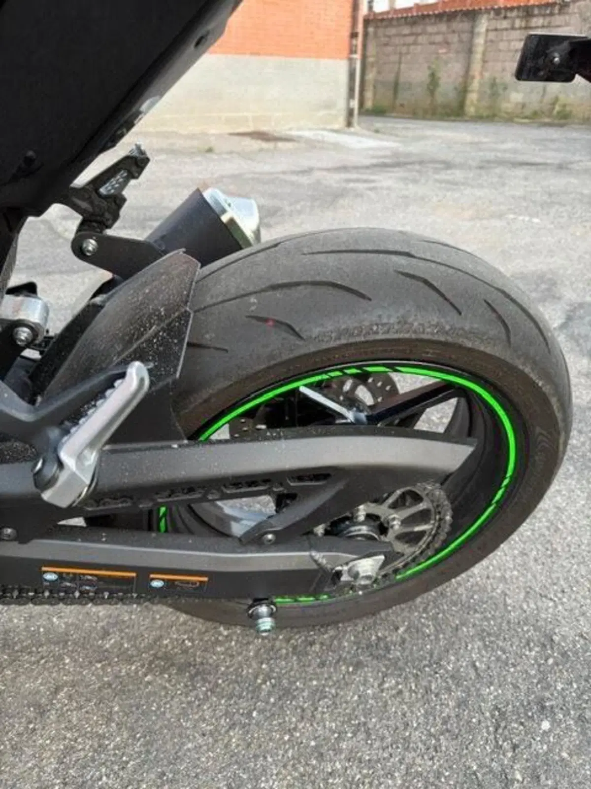 Kawasaki Z 900 (2025 - 26) (7)