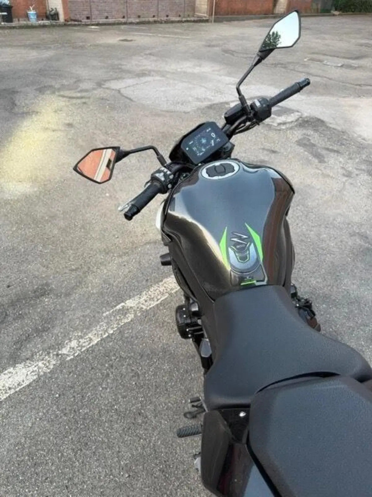 Kawasaki Z 900 (2025 - 26) (9)