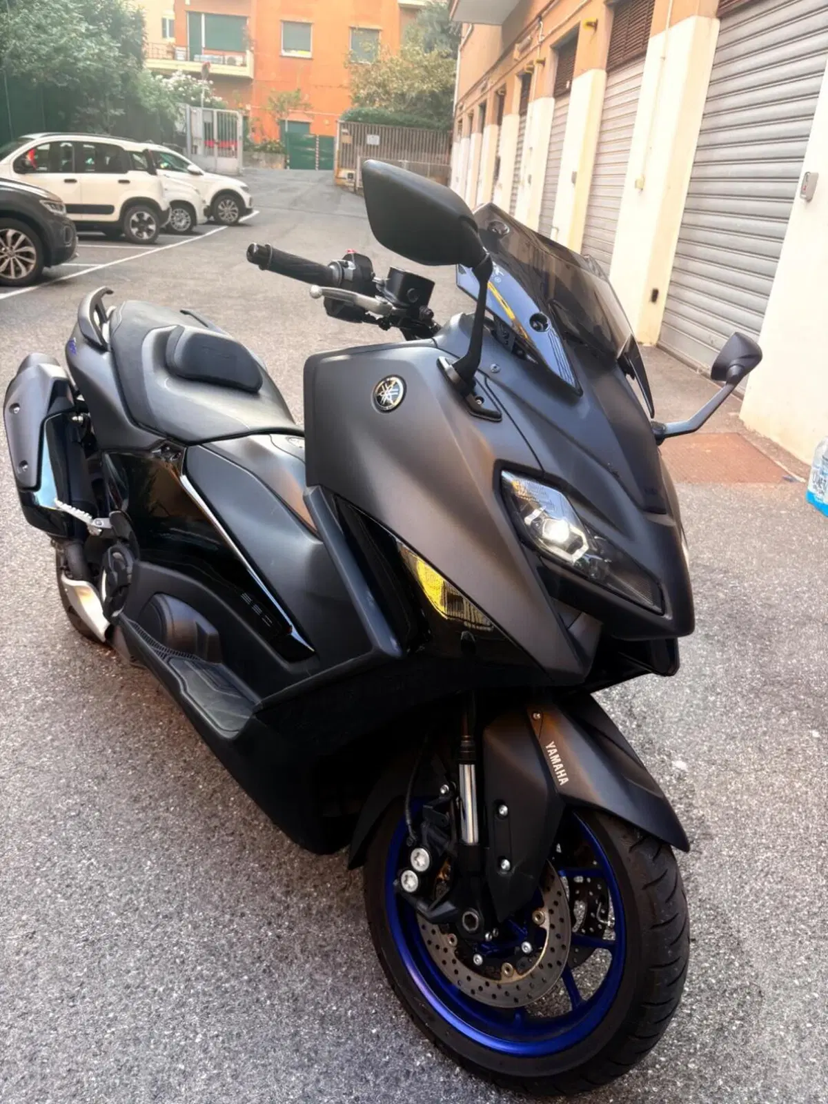 Yamaha T-Max 560 (2022 - 24) (4)