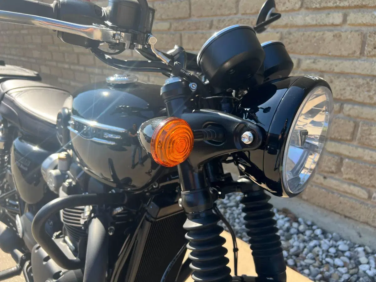 Triumph Bonneville T120 Black (2021 - 25) (17)