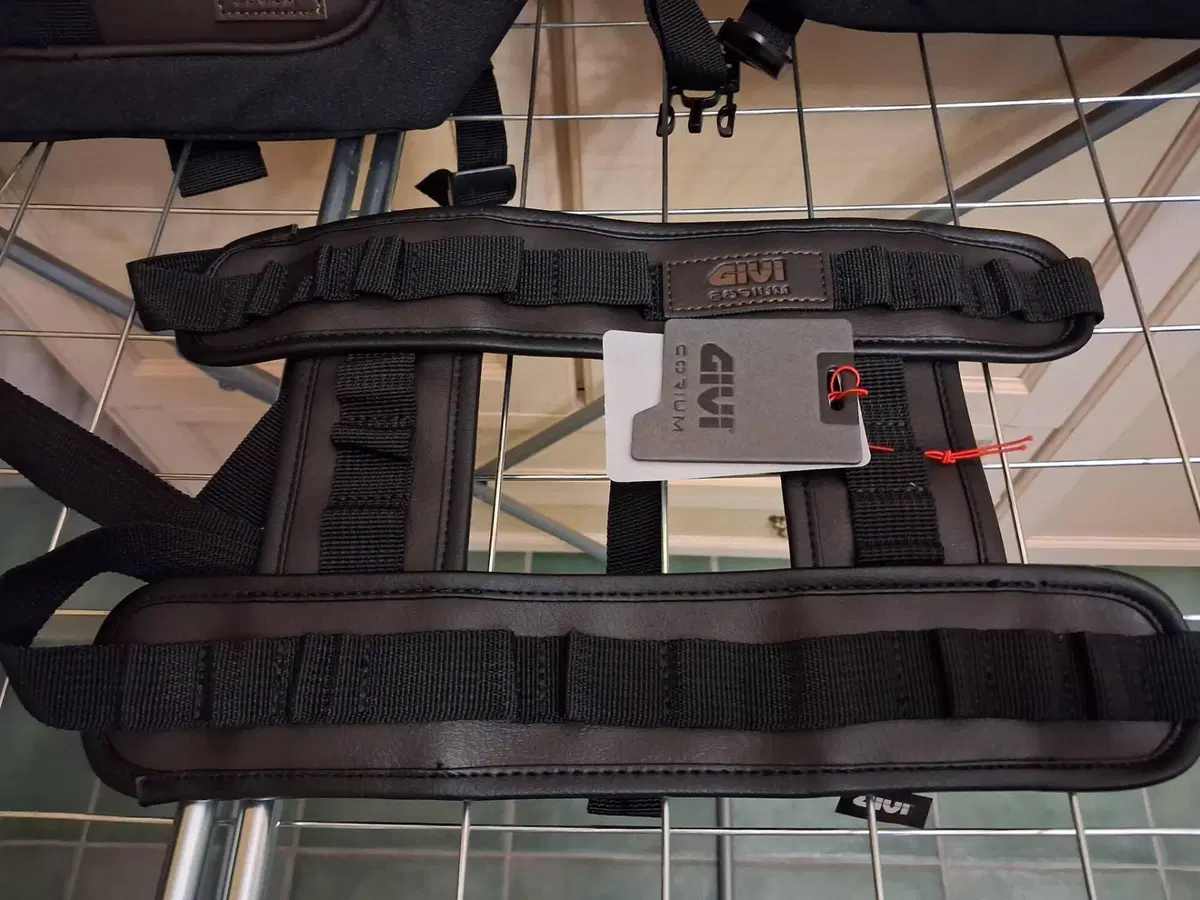 Borse da moto e fascia soprasella Givi (3)