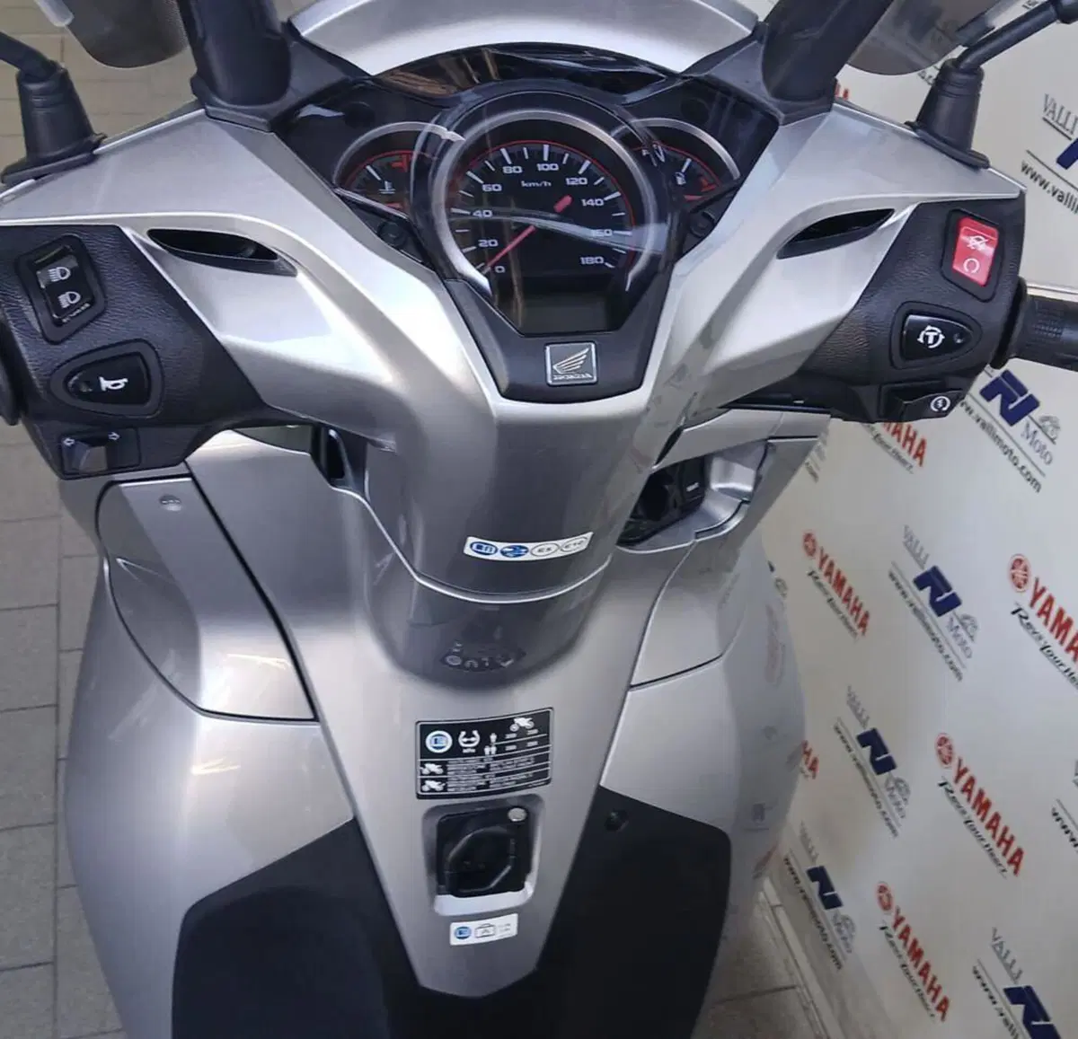 Honda SH 300 i ABS (2016 - 20) (5)
