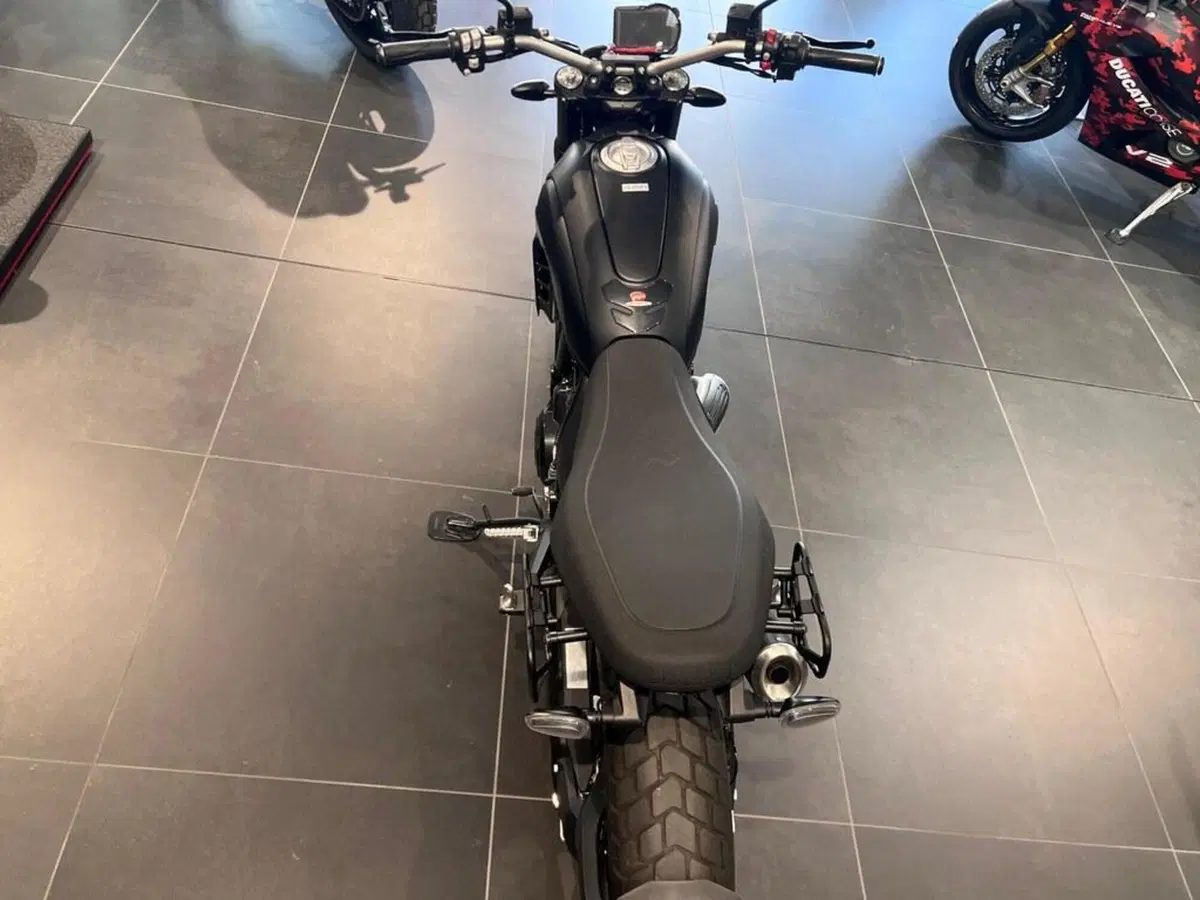 Ducati Scrambler 800 Icon Dark (2025 - 26) (7)