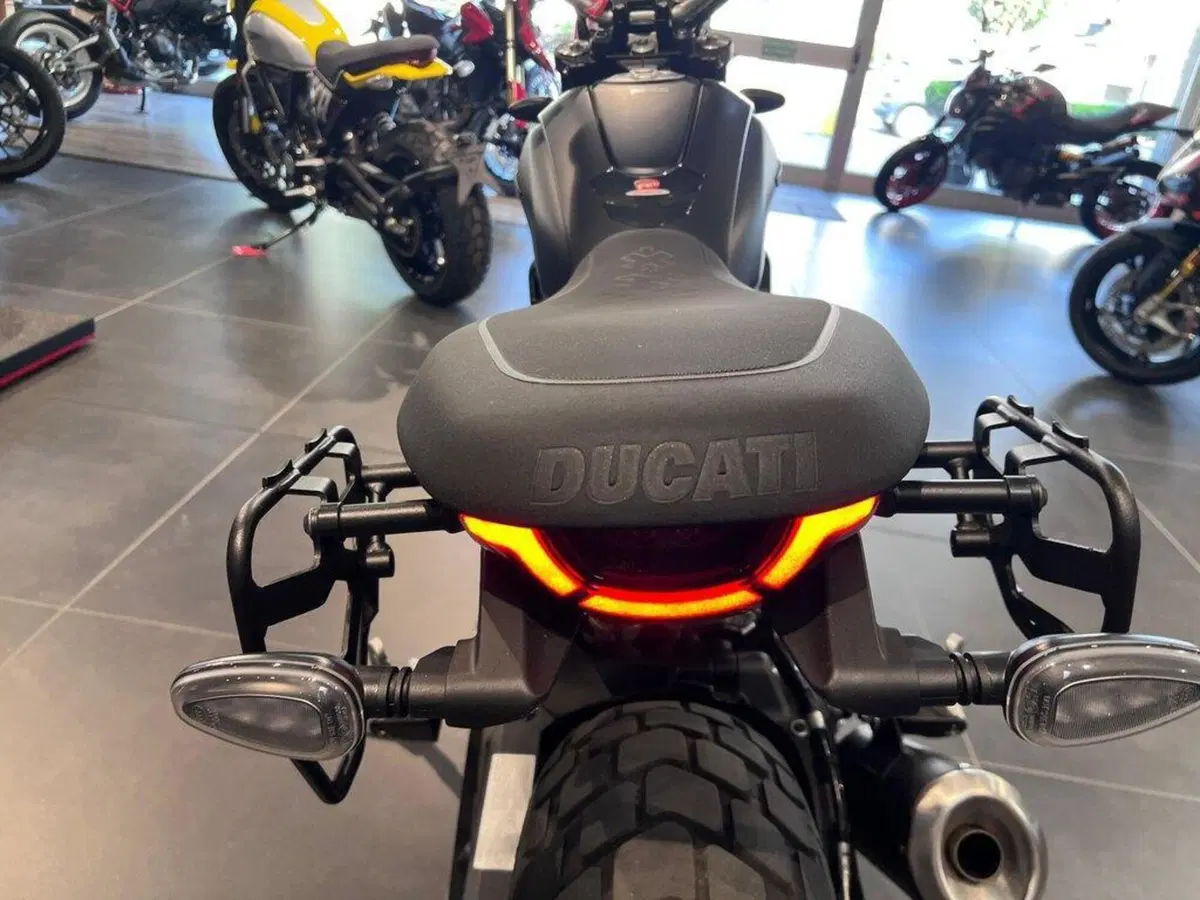 Ducati Scrambler 800 Icon Dark (2025 - 26) (10)