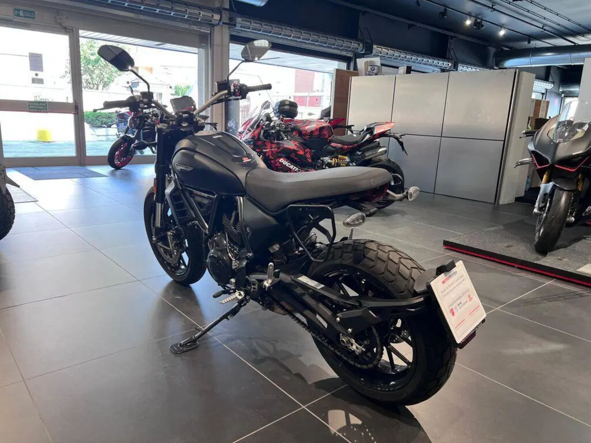 Ducati Scrambler 800 Icon Dark (2025 - 26) (6)