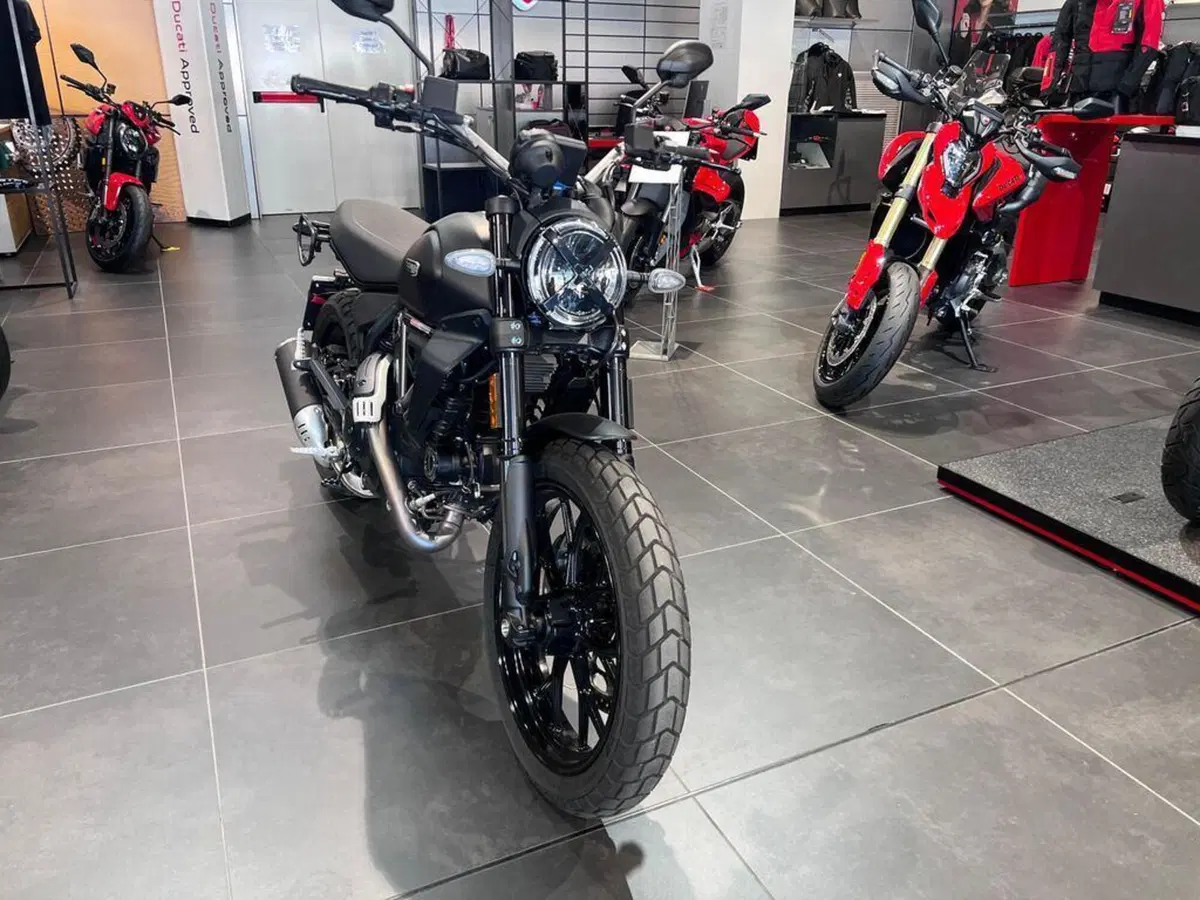 Ducati Scrambler 800 Icon Dark (2025 - 26) (3)