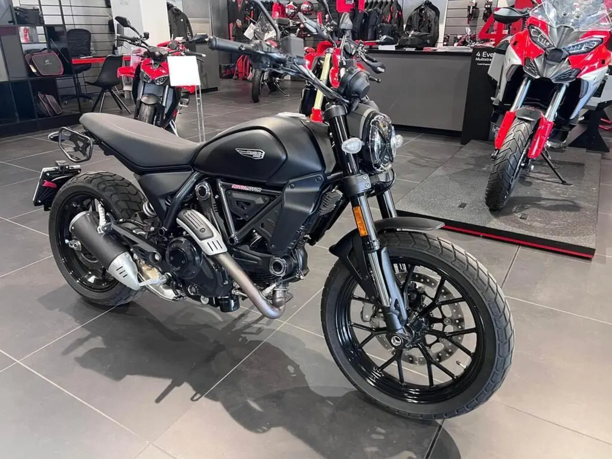 Ducati Scrambler 800 Icon Dark (2025 - 26) (2)