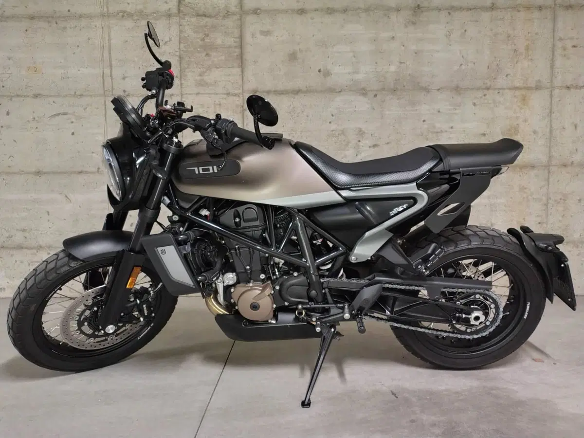 Husqvarna Svartpilen 701 Style (2019 - 20) (2)