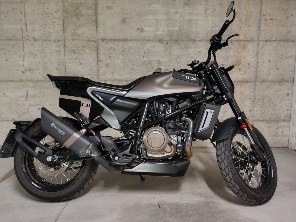 Husqvarna Svartpilen 701 Style (2019 - 20) (3)