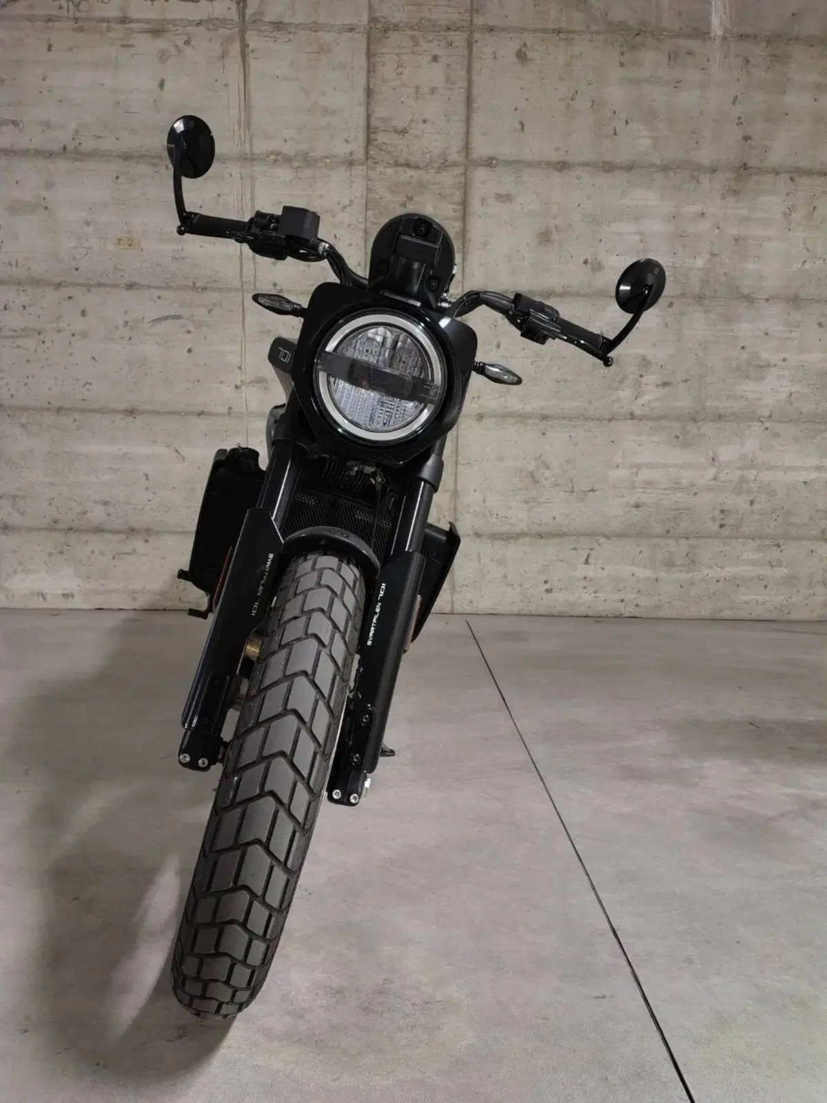 Husqvarna Svartpilen 701 Style (2019 - 20) (6)