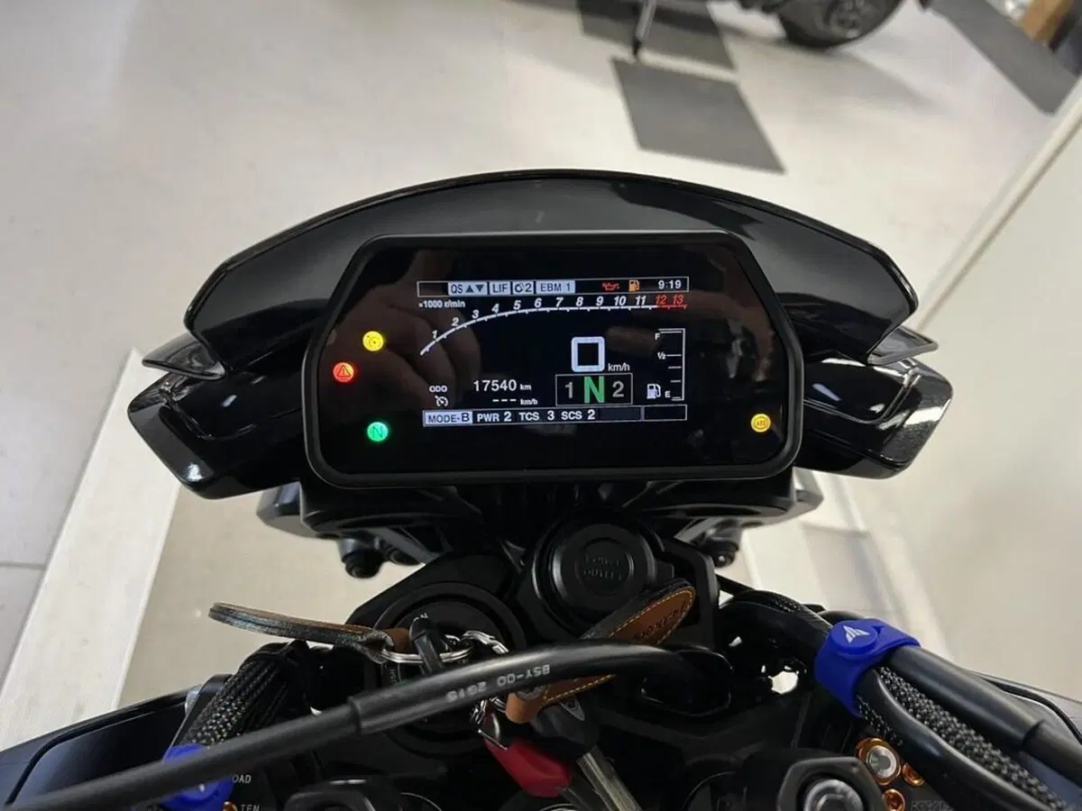 Yamaha MT-10 (2017 - 20) (8)