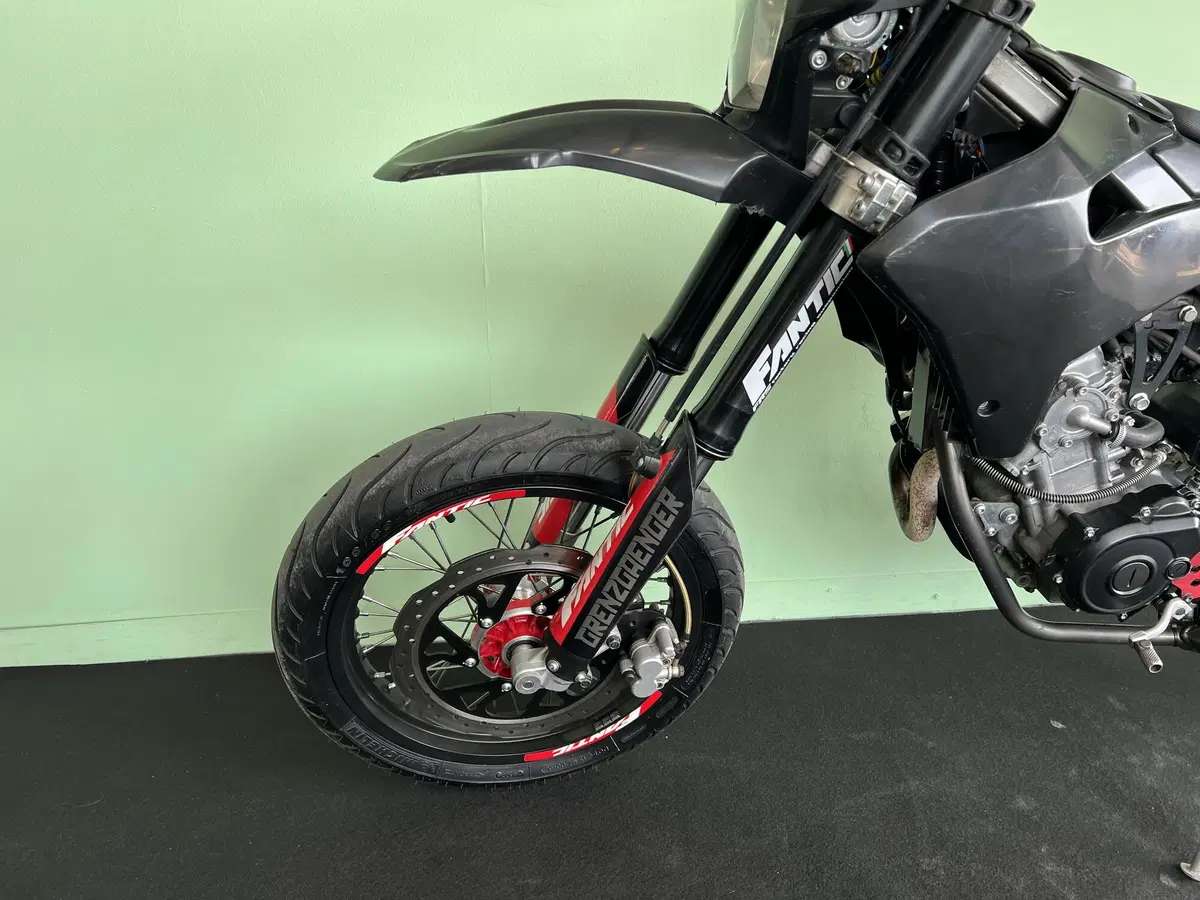 Fantic Motor XMF 125 Motard Performance 4t (2021 - 22) (13)