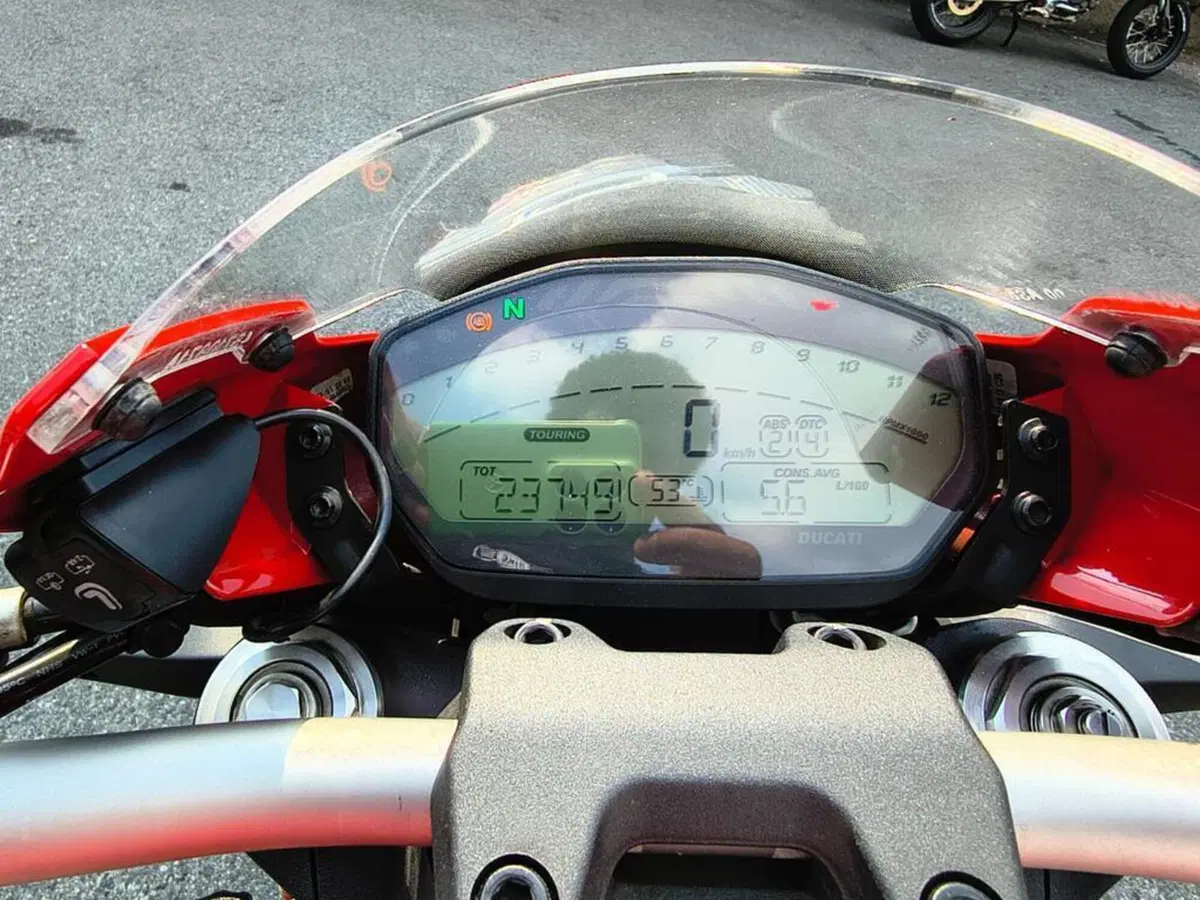 Ducati Monster 821 Stripe ABS (2015 - 17) (2)