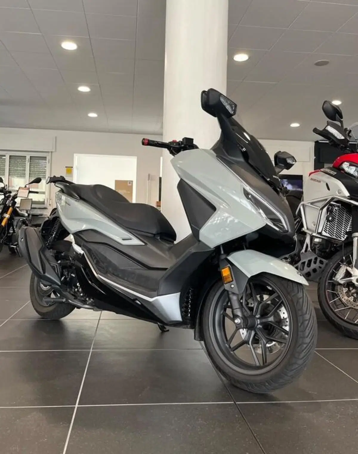 Honda Forza 350 (2022 - 24) (5)