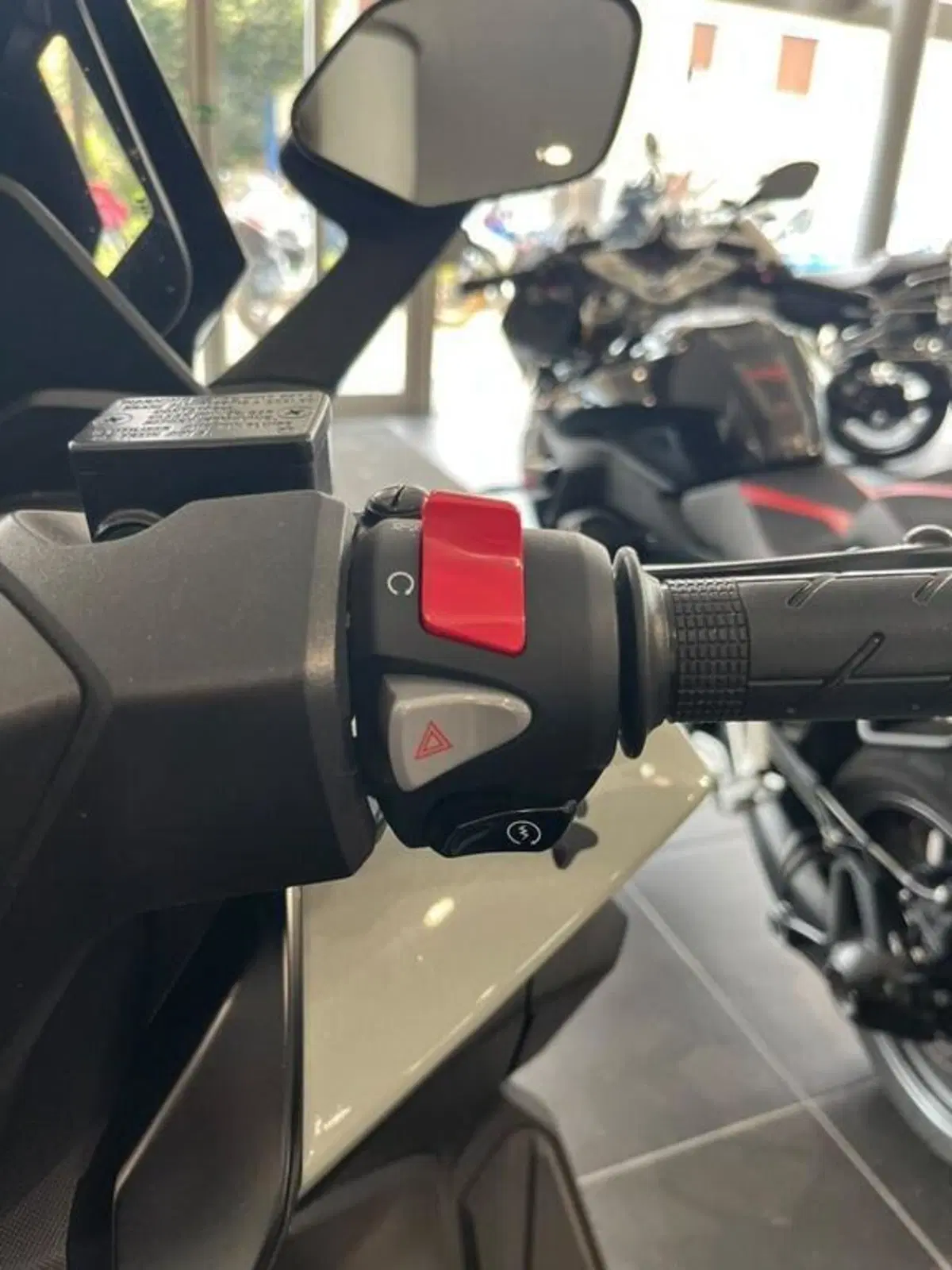Honda Forza 350 (2022 - 24) (11)