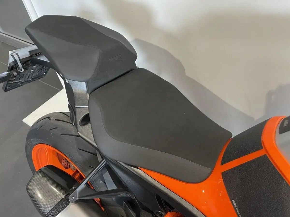 KTM 1290 Super Duke R (2021) (4)