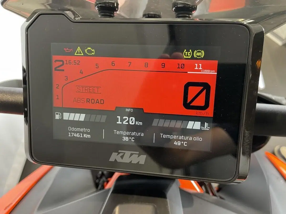 KTM 1290 Super Duke R (2021) (8)