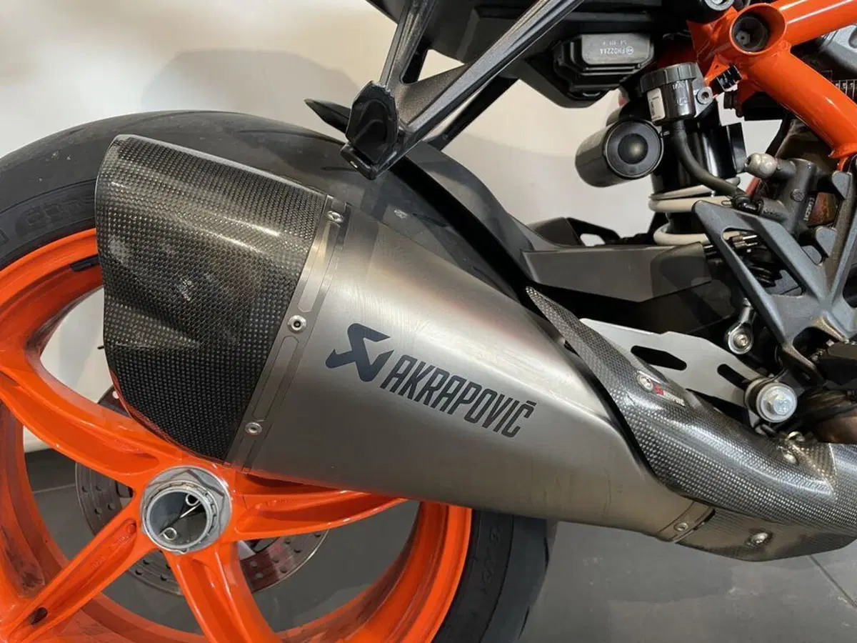 KTM 1290 Super Duke R (2021) (2)