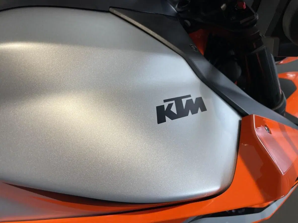KTM 1290 Super Duke R (2021) (6)