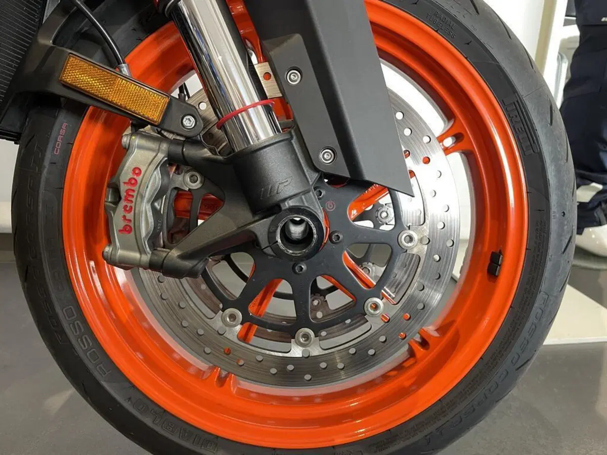 KTM 1290 Super Duke R (2021) (10)