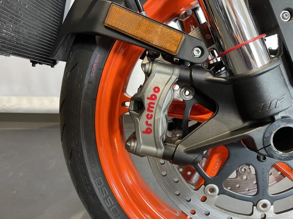 KTM 1290 Super Duke R (2021) (11)