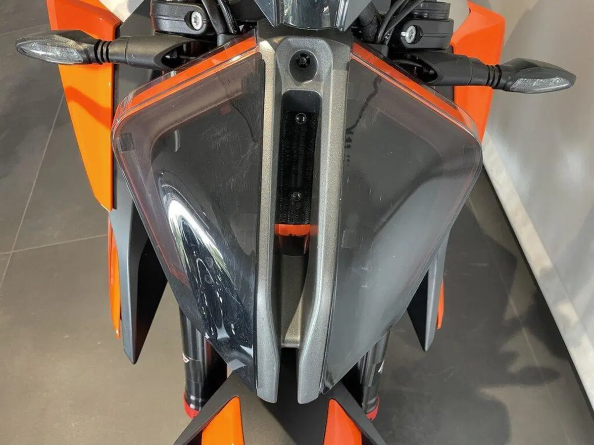 KTM 1290 Super Duke R (2021) (13)