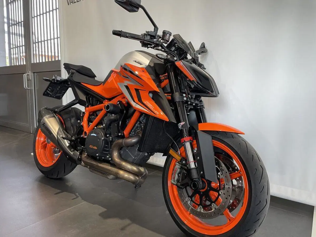 KTM 1290 Super Duke R (2021) (12)