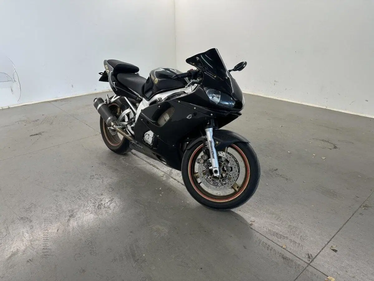 Yamaha YZF R6 (2001 - 02) (3)