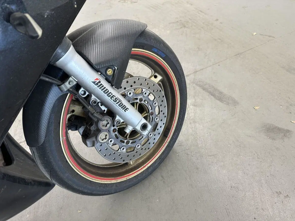 Yamaha YZF R6 (2001 - 02) (9)
