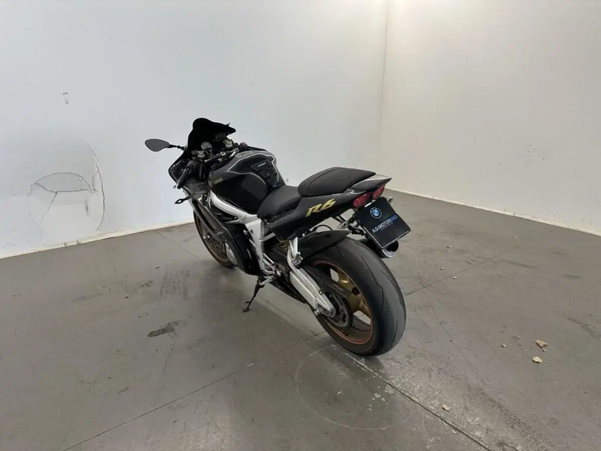 Yamaha YZF R6 (2001 - 02) (7)