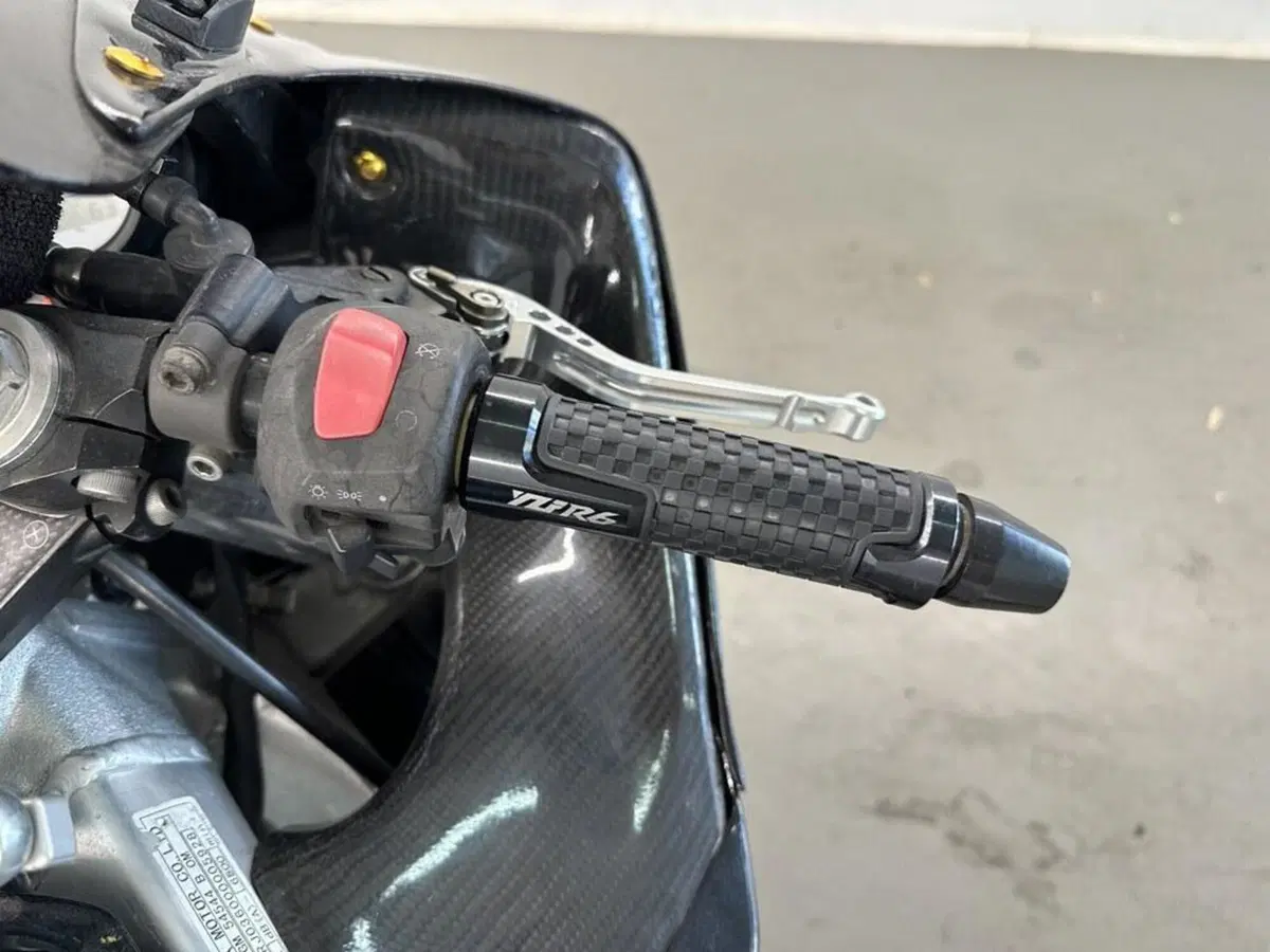 Yamaha YZF R6 (2001 - 02) (10)
