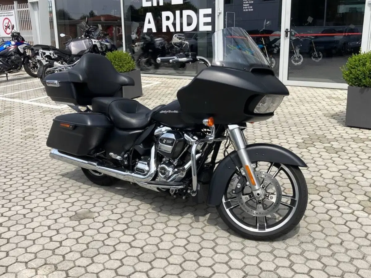 Harley-Davidson 107 Road Glide (2017) - FLTRX (3)
