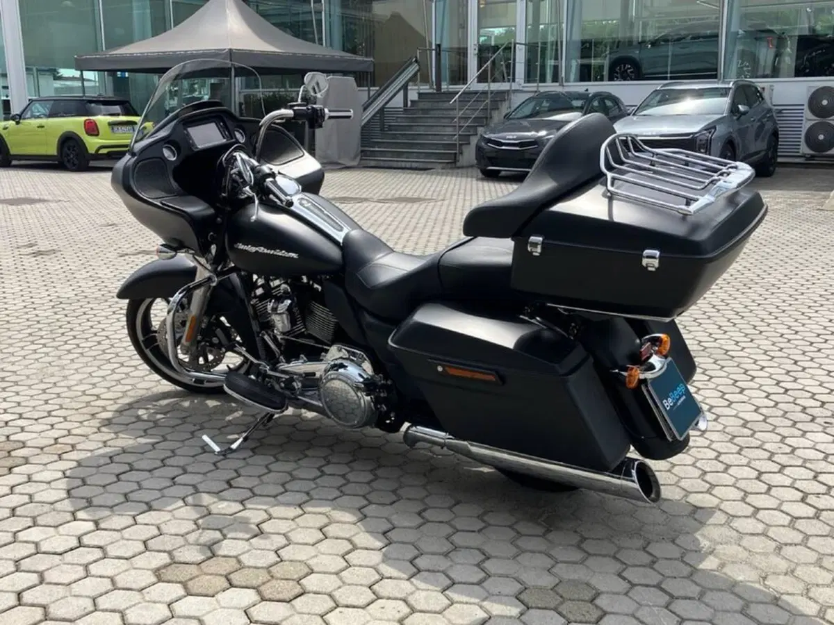 Harley-Davidson 107 Road Glide (2017) - FLTRX (5)