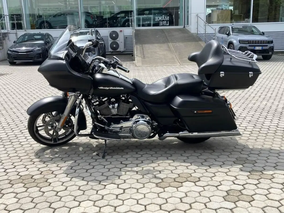 Harley-Davidson 107 Road Glide (2017) - FLTRX (4)