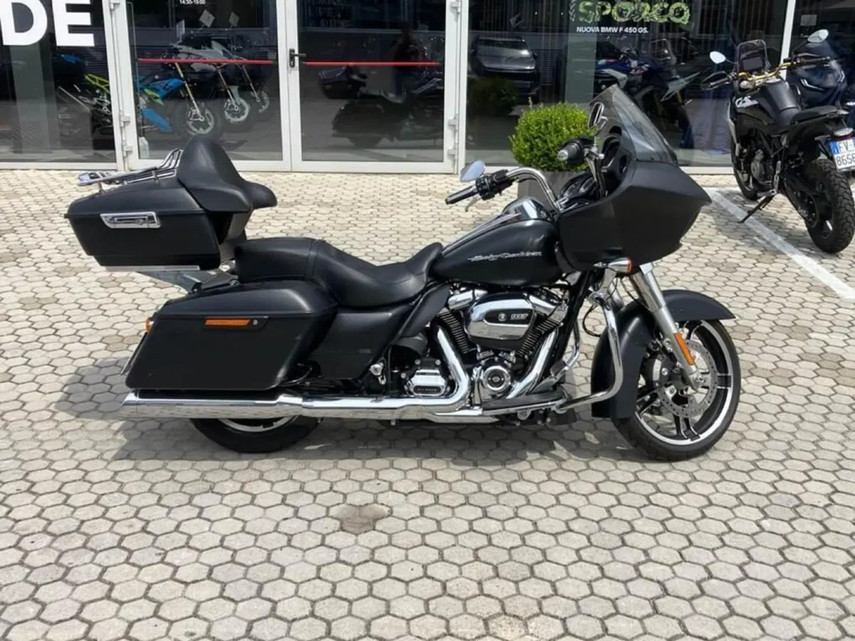 Harley-Davidson 107 Road Glide (2017) - FLTRX (8)