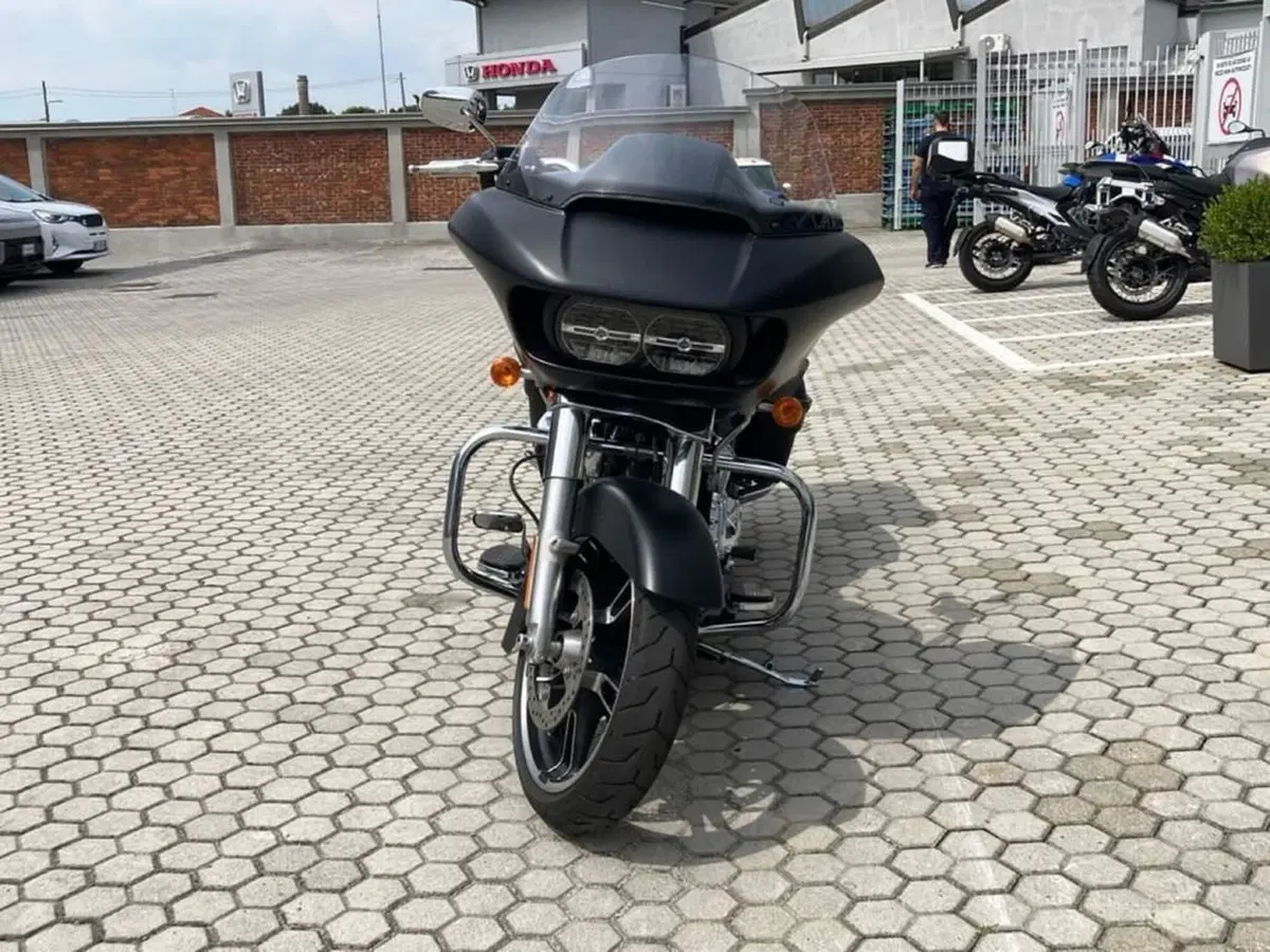 Harley-Davidson 107 Road Glide (2017) - FLTRX (2)