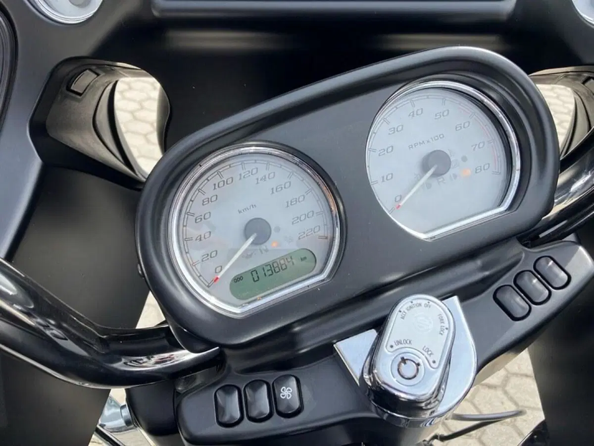 Harley-Davidson 107 Road Glide (2017) - FLTRX (13)