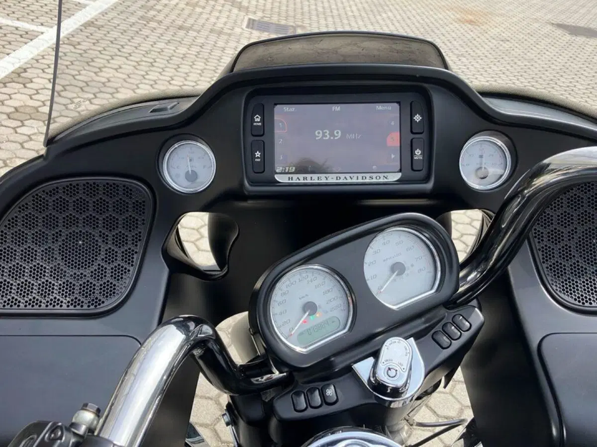 Harley-Davidson 107 Road Glide (2017) - FLTRX (14)