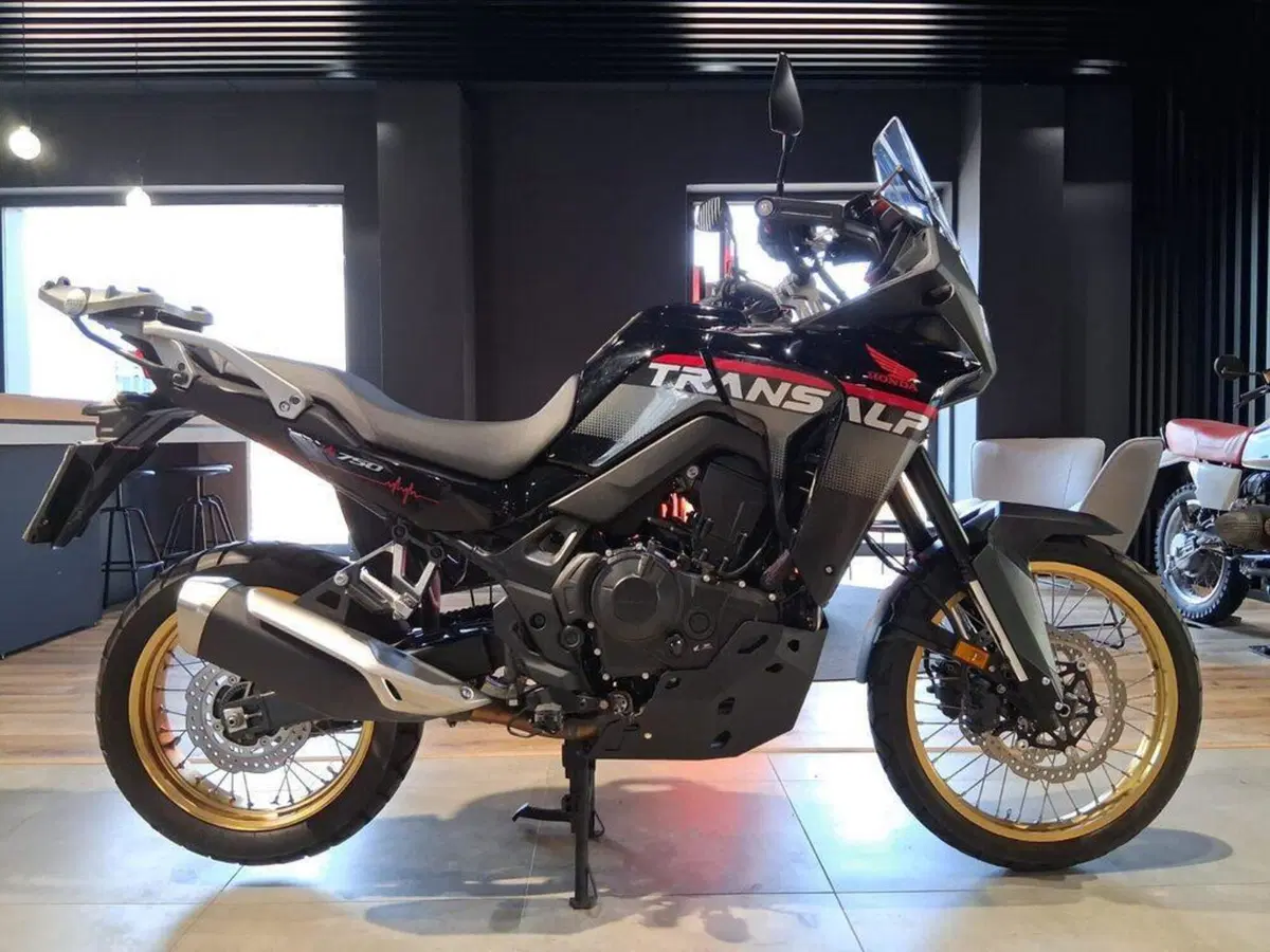 Honda Transalp XL750 (2025)