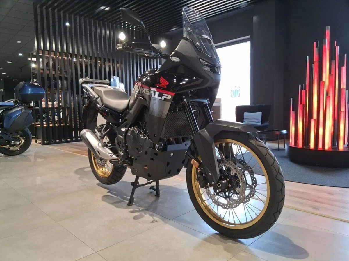Honda Transalp XL750 (2025) (2)