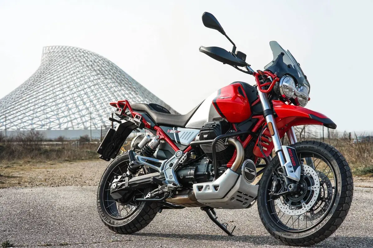 Moto Guzzi V85 TT Evocative Graphics (2021 - 23)