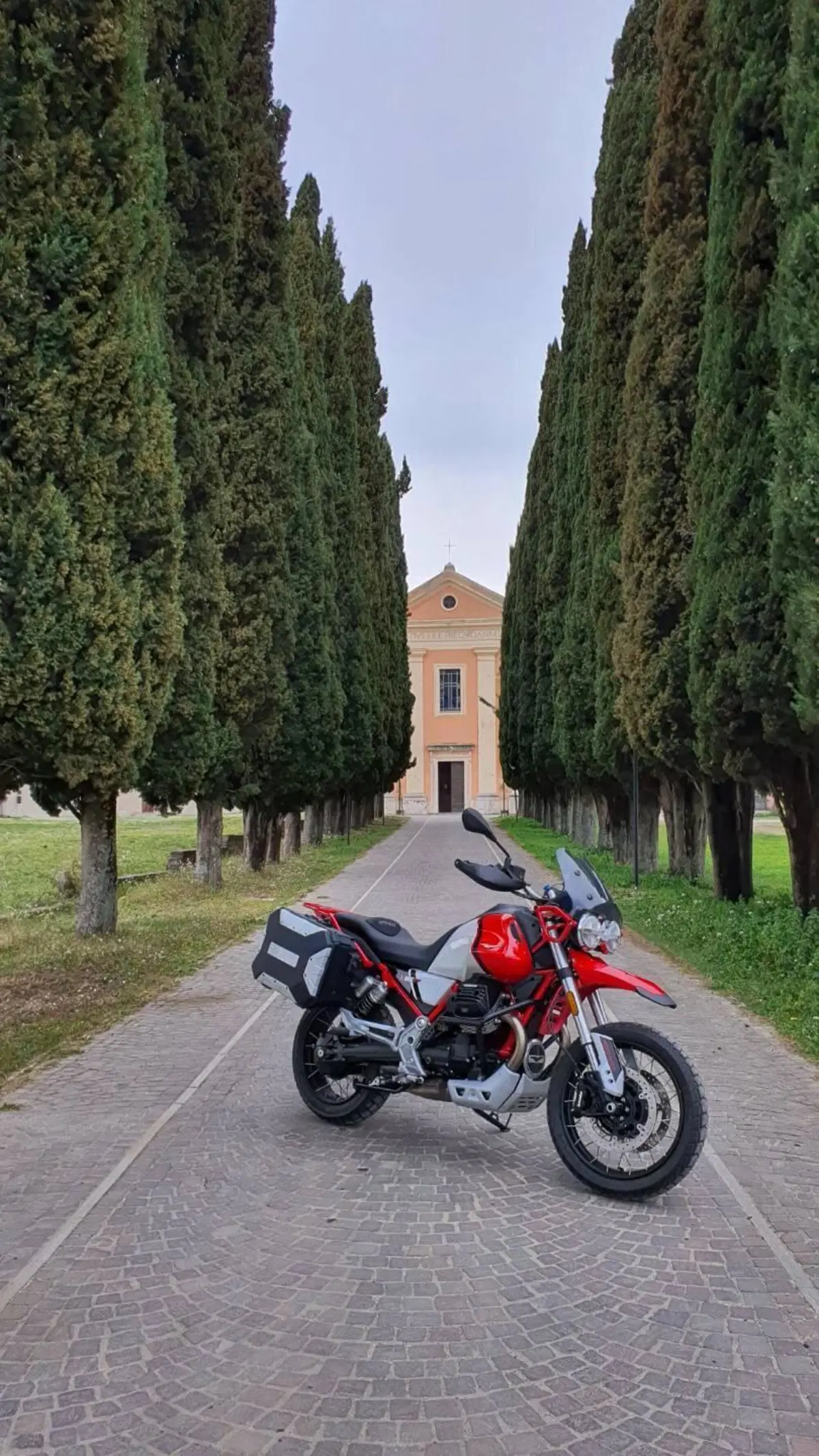 Moto Guzzi V85 TT Evocative Graphics (2021 - 23) (5)