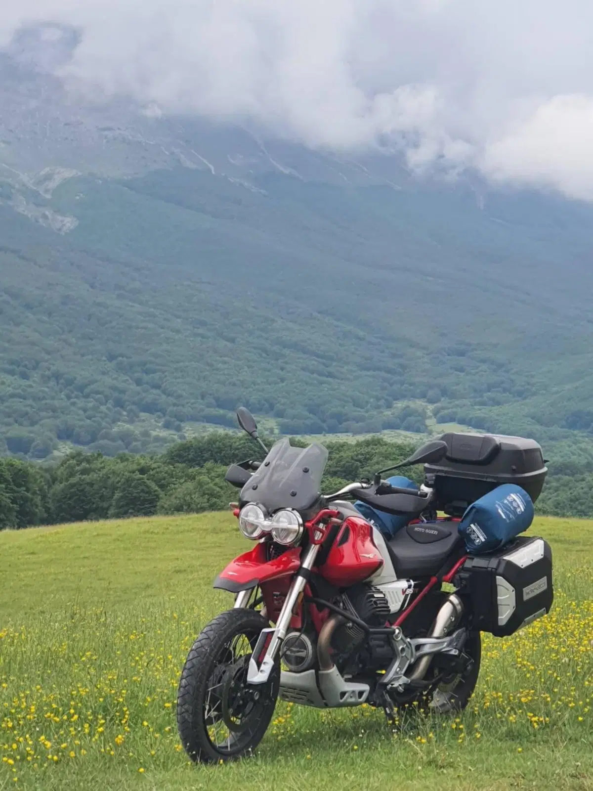 Moto Guzzi V85 TT Evocative Graphics (2021 - 23) (6)