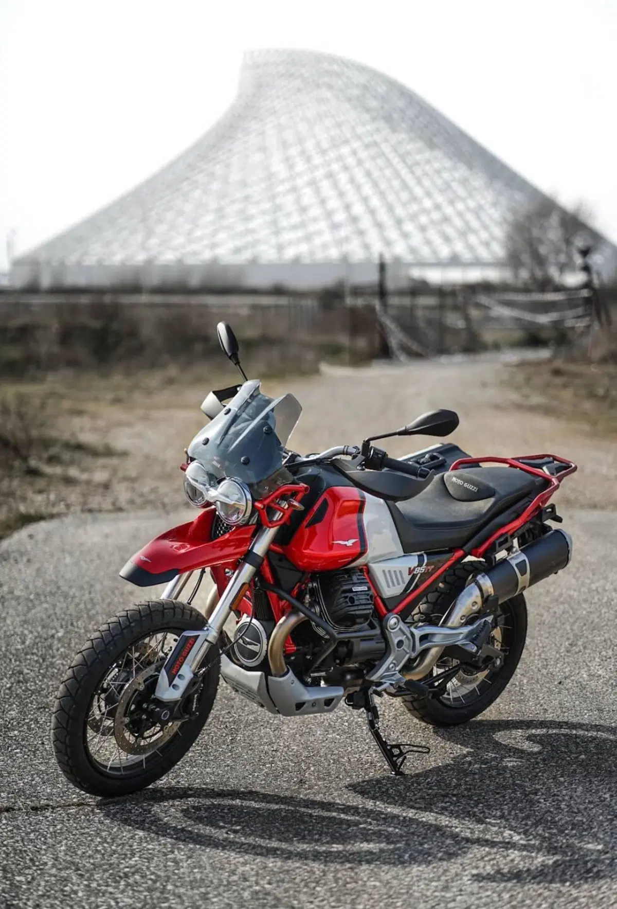 Moto Guzzi V85 TT Evocative Graphics (2021 - 23) (4)