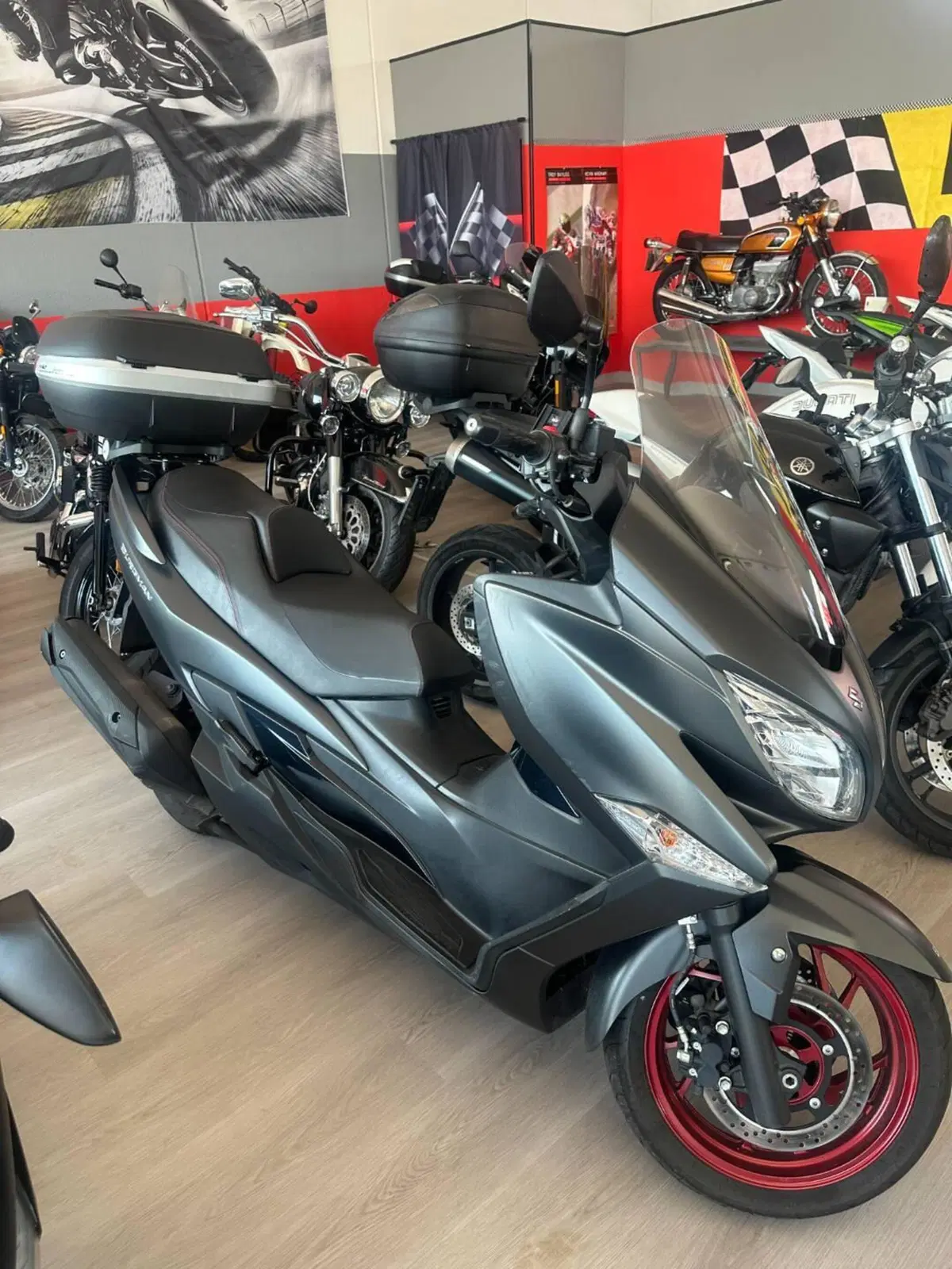 Suzuki Burgman AN 400 (2017 - 20) (2)