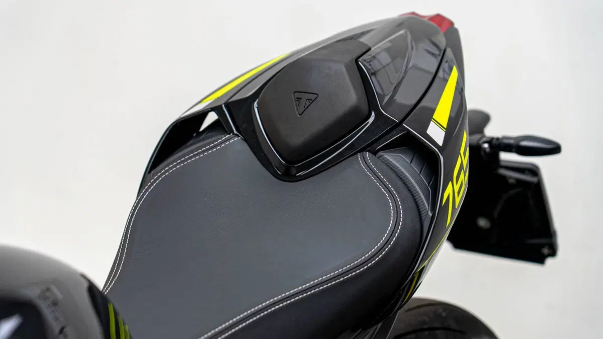 Triumph Street Triple 765 RS (2023 - 26) (11)