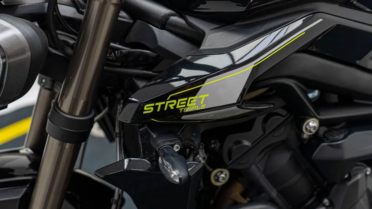 Triumph Street Triple 765 RS (2023 - 26) (13)