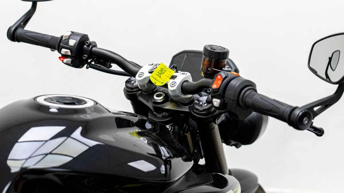 Triumph Street Triple 765 RS (2023 - 26) (17)