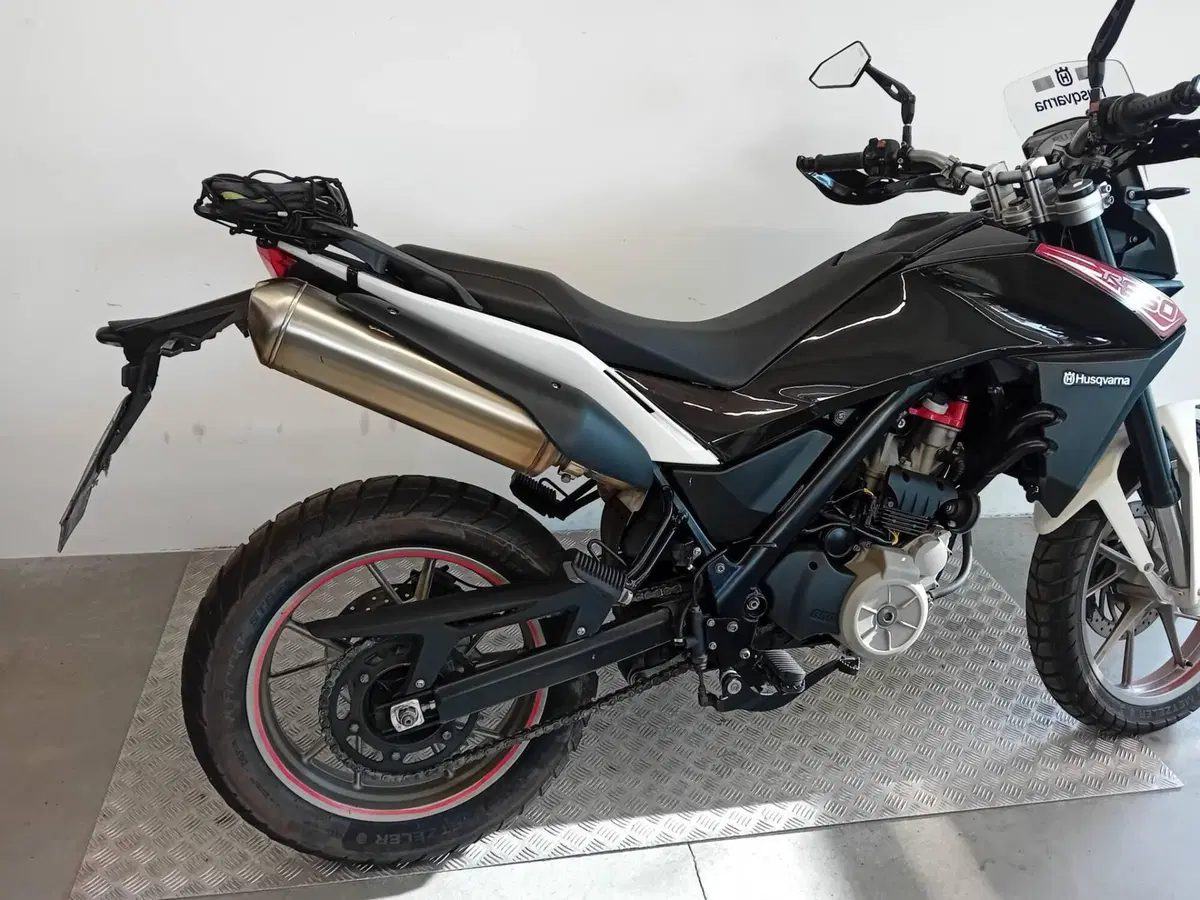 Husqvarna TR 650 Strada ABS (2012 - 13) (6)