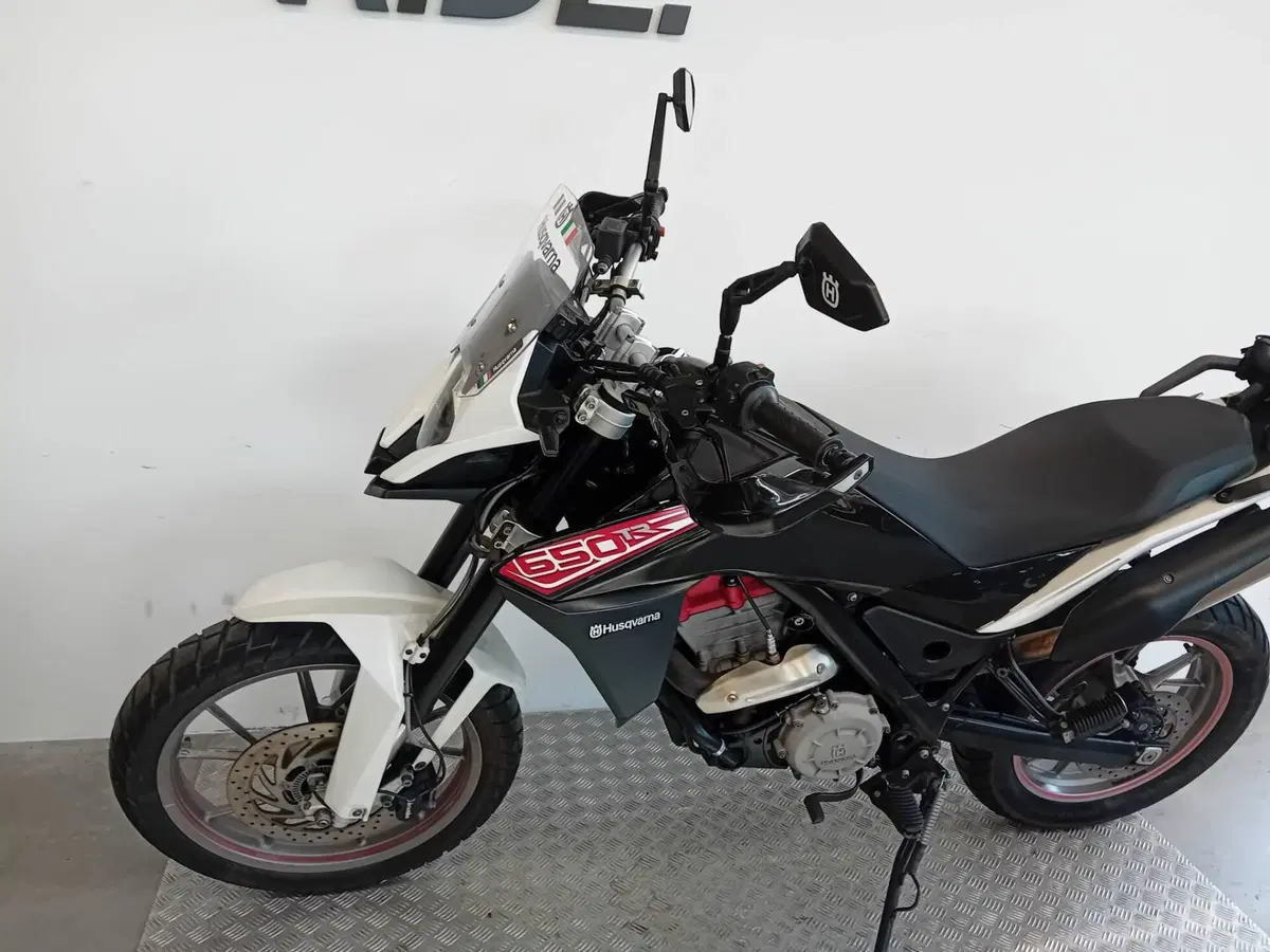 Husqvarna TR 650 Strada ABS (2012 - 13) (4)